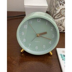 New Analog Alarm Clock, 4 inch Super Silent Non Ticking Small Clock, Night Light